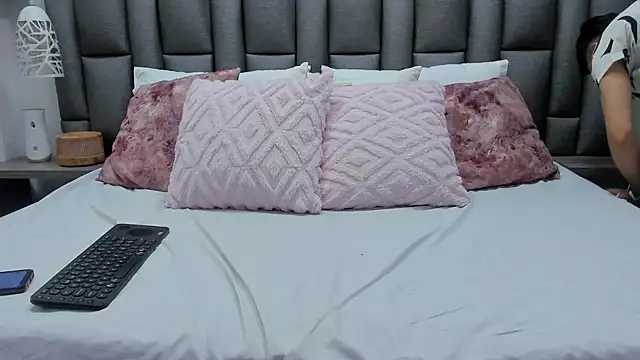 ZoeKrug online show from February 2026 01:13:02 PM