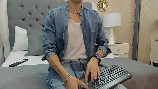 Snapshot of ZoeKrug chatting on September 2025 12:16:02 PM ZoeKrug online show from September 2025 12:16:02 PM