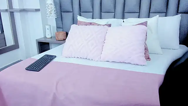 ZoeKrug online show from February 2026 12:26:01 PM