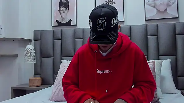 ZoeKrug online show from February 2026 12:16:01 PM