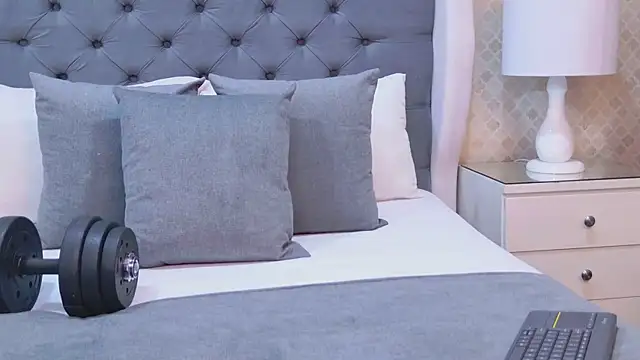 ZoeKrug online show from November 2025 11:48:01 AM