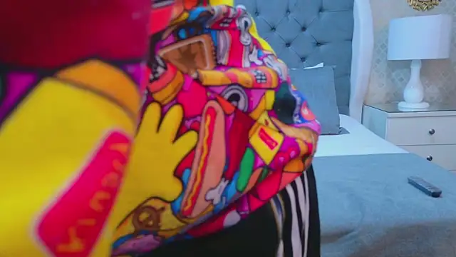 ZoeKrug online show from November 2025 12:31:02 PM