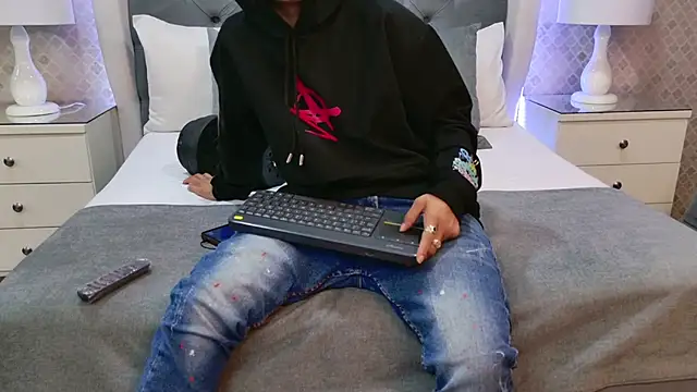 ZoeKrug online show from December 2025 07:25:02 PM