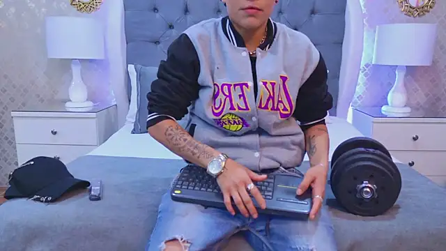 ZoeKrug online show from December 2025 11:42:02 AM