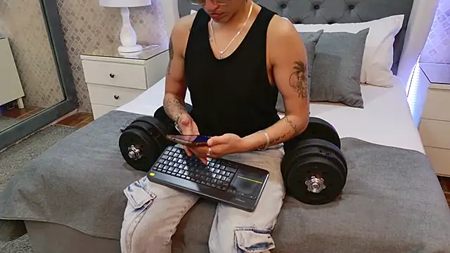 ZoeKrug online show from December 2025 07:17:01 PM