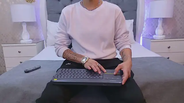 ZoeKrug online show from November 2025 08:53:01 PM