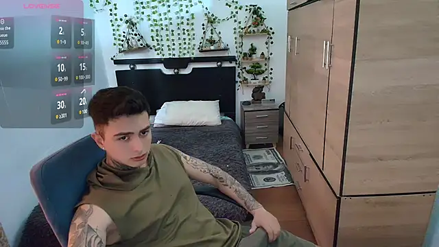 Snapshot of santii_ss chatting on April 2026 04:04:02 PM santii ss online show from April 2026 04:04:02 PM