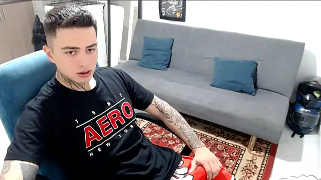 Snapshot of santii_ss chatting on December 2025 02:41:02 PM santii ss online show from December 2025 02:41:02 PM