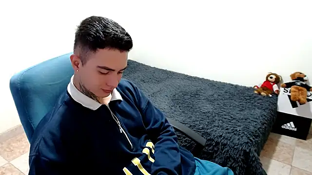 Snapshot of santii_ss chatting on October 2025 03:33:01 PM santii ss online show from October 2025 03:33:01 PM