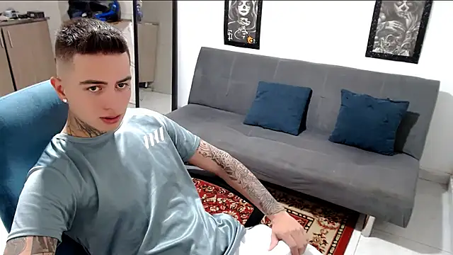 Snapshot of santii_ss chatting on November 2025 02:10:01 PM santii ss online show from November 2025 02:10:01 PM