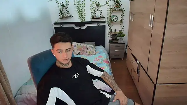 Snapshot of santii_ss chatting on July 2026 03:56:01 PM santii ss online show from July 2026 03:56:01 PM