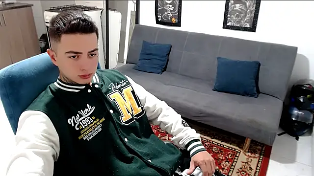 Snapshot of santii_ss chatting on November 2025 03:57:02 PM santii ss online show from November 2025 03:57:02 PM