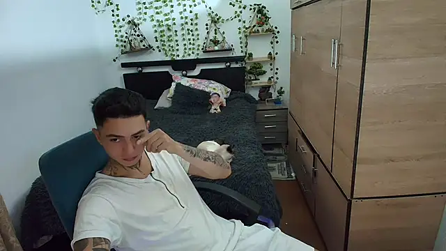 Snapshot of santii_ss chatting on May 2026 12:38:01 AM santii ss online show from May 2026 12:38:01 AM