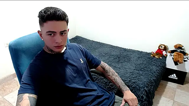 Snapshot of santii_ss chatting on October 2025 04:29:02 PM santii ss online show from October 2025 04:29:02 PM