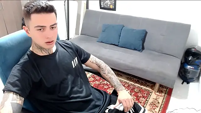 Snapshot of santii_ss chatting on December 2025 03:00:02 PM santii ss online show from December 2025 03:00:02 PM