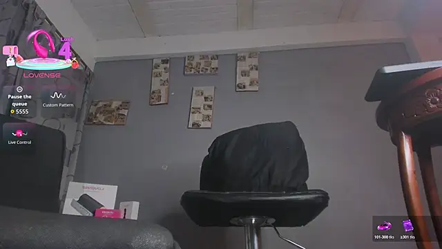 Snapshot of Chloe_cooperr chatting on November 2025 09:25:01 AM Chloe cooperr online show from November 2025 09:25:01 AM