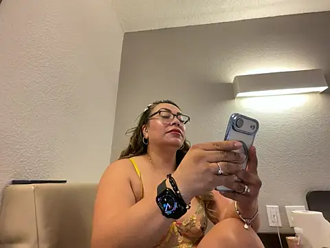 SamyHot2025 online show from April 2026 07:09:01 PM