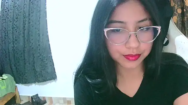 Snapshot of honeysweet111 chatting on October 2025 04:14:01 AM honeysweet111 online show from October 2025 04:14:01 AM