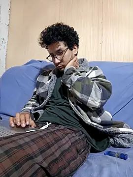 LecheDeSoya666 online show from November 2025 05:30:01 AM