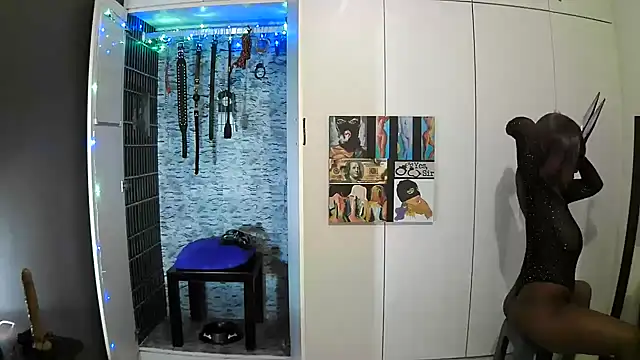 Snapshot of BaDSubMiss chatting on September 2025 04:19:02 AM BaDSubMiss online show from September 2025 04:19:02 AM