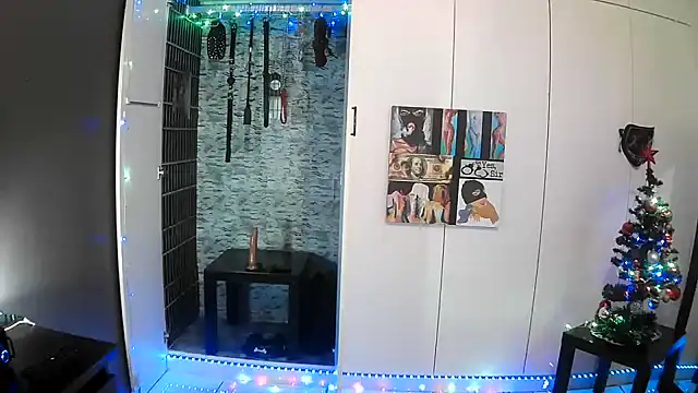 Snapshot of BaDSubMiss chatting on December 2025 04:49:02 AM BaDSubMiss online show from December 2025 04:49:02 AM