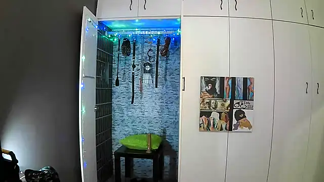 Snapshot of BaDSubMiss chatting on October 2025 04:02:01 AM BaDSubMiss online show from October 2025 04:02:01 AM