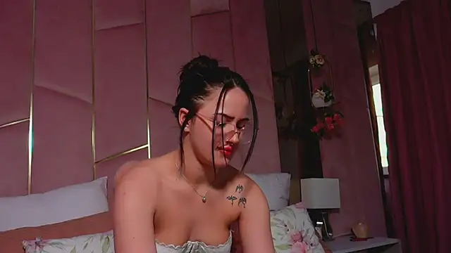 LucyLextonX online show from April 2026 04:35:01 AM