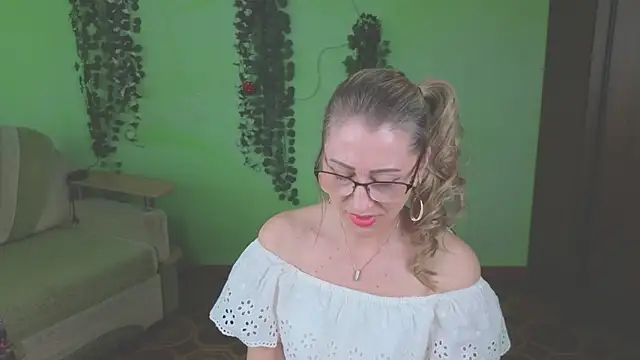 Snapshot of Habibi_Honeyy chatting on June 2026 01:00:02 PM Habibi Honeyy online show from June 2026 01:00:02 PM