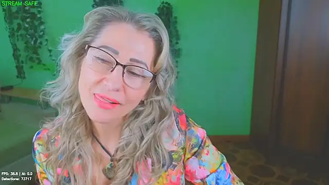 Snapshot of Habibi_Honeyy chatting on June 2026 01:33:02 PM Habibi Honeyy online show from June 2026 01:33:02 PM