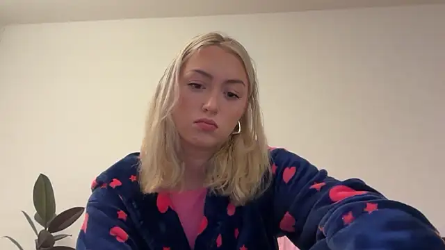 Kitty Swetty online show from October 2025 07:04:01 PM