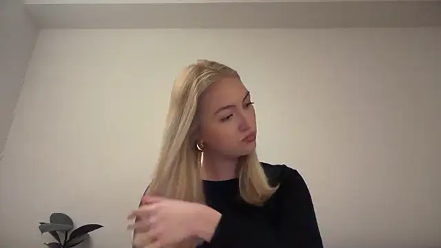 Kitty Swetty online show from April 2026 07:20:01 PM