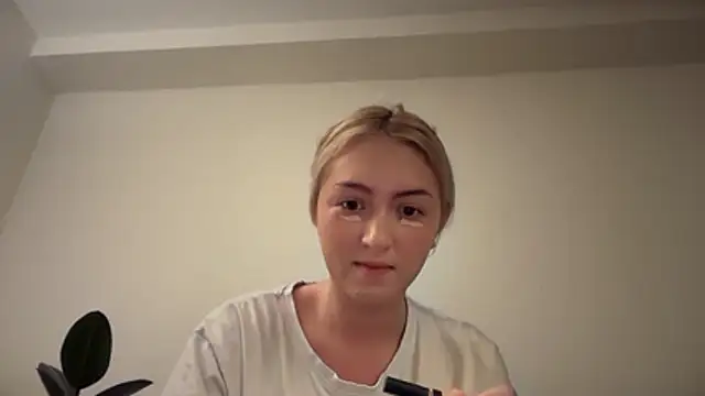 Kitty Swetty online show from December 2025 11:54:01 PM