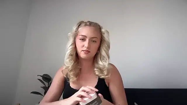 Snapshot of Kitty_Swetty chatting on May 2026 03:08:01 PM Kitty Swetty online show from May 2026 03:08:01 PM