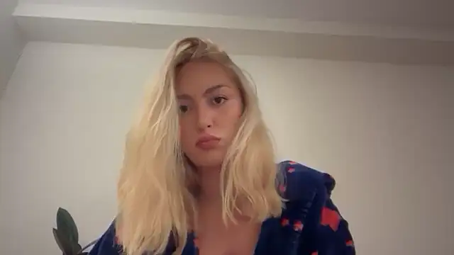 Kitty Swetty online show from November 2025 10:15:01 PM