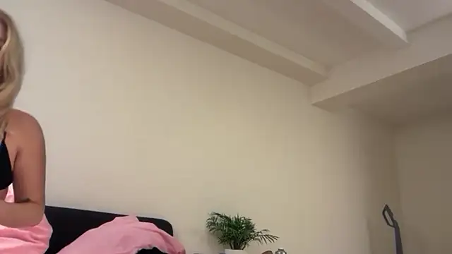 Kitty Swetty online show from February 2026 07:19:02 PM