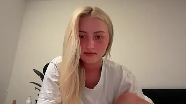 Snapshot of Kitty_Swetty chatting on June 2026 08:47:01 PM Kitty Swetty online show from June 2026 08:47:01 PM