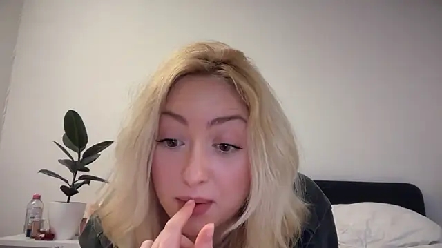 Kitty Swetty online show from February 2026 10:42:01 PM