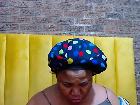 Snapshot of GiantDeal69 chatting on June 2026 08:47:01 PM GiantDeal69 online show from June 2026 08:47:01 PM