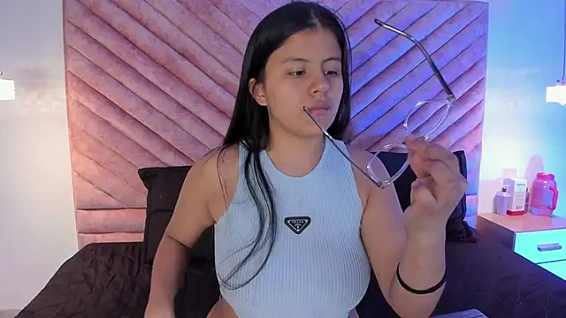 sasha roldann online show from October 2025 07:14:01 PM