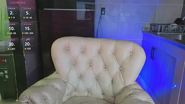 KARINAJTORRES online show from December 2025 08:46:01 PM