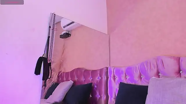 KARINAJTORRES online show from September 2025 08:48:01 PM