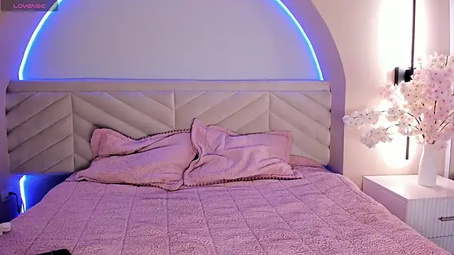 Bella Williiams online show from May 2026 12:11:01 PM