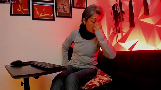 MistressNyx cg online show from October 2025 02:18:02 PM