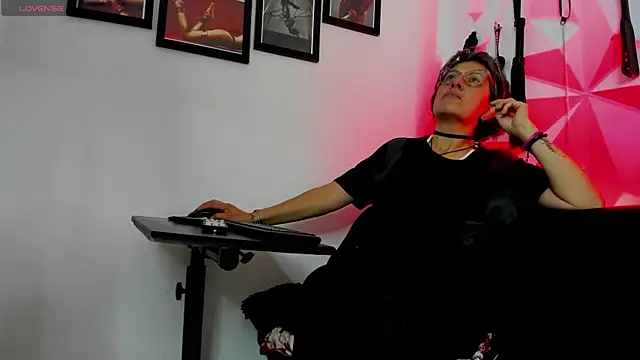MistressNyx cg online show from October 2025 02:51:02 PM