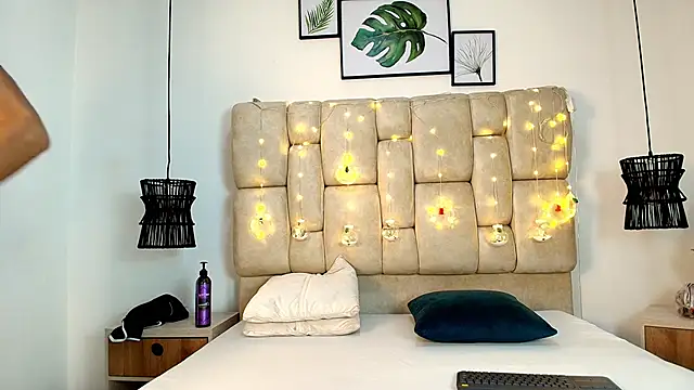 Zoelucas online show from December 2025 12:04:02 PM