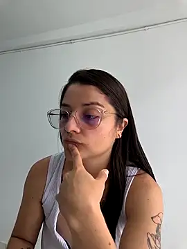 Coralinne   online show from April 2026 03:38:02 PM