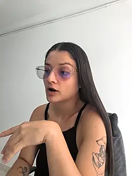 Coralinne   online show from April 2026 03:36:01 PM