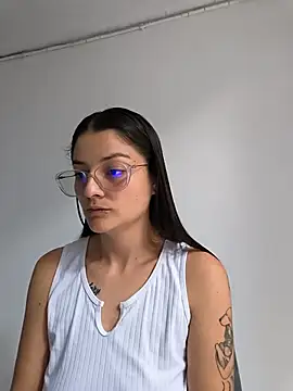 Coralinne   online show from May 2026 04:03:02 PM