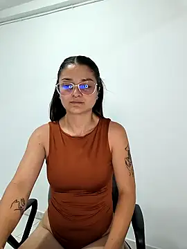 Coralinne   online show from April 2026 01:12:02 AM