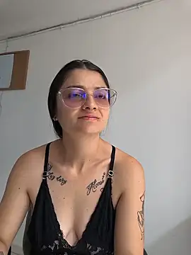 Coralinne   online show from May 2026 04:38:02 PM
